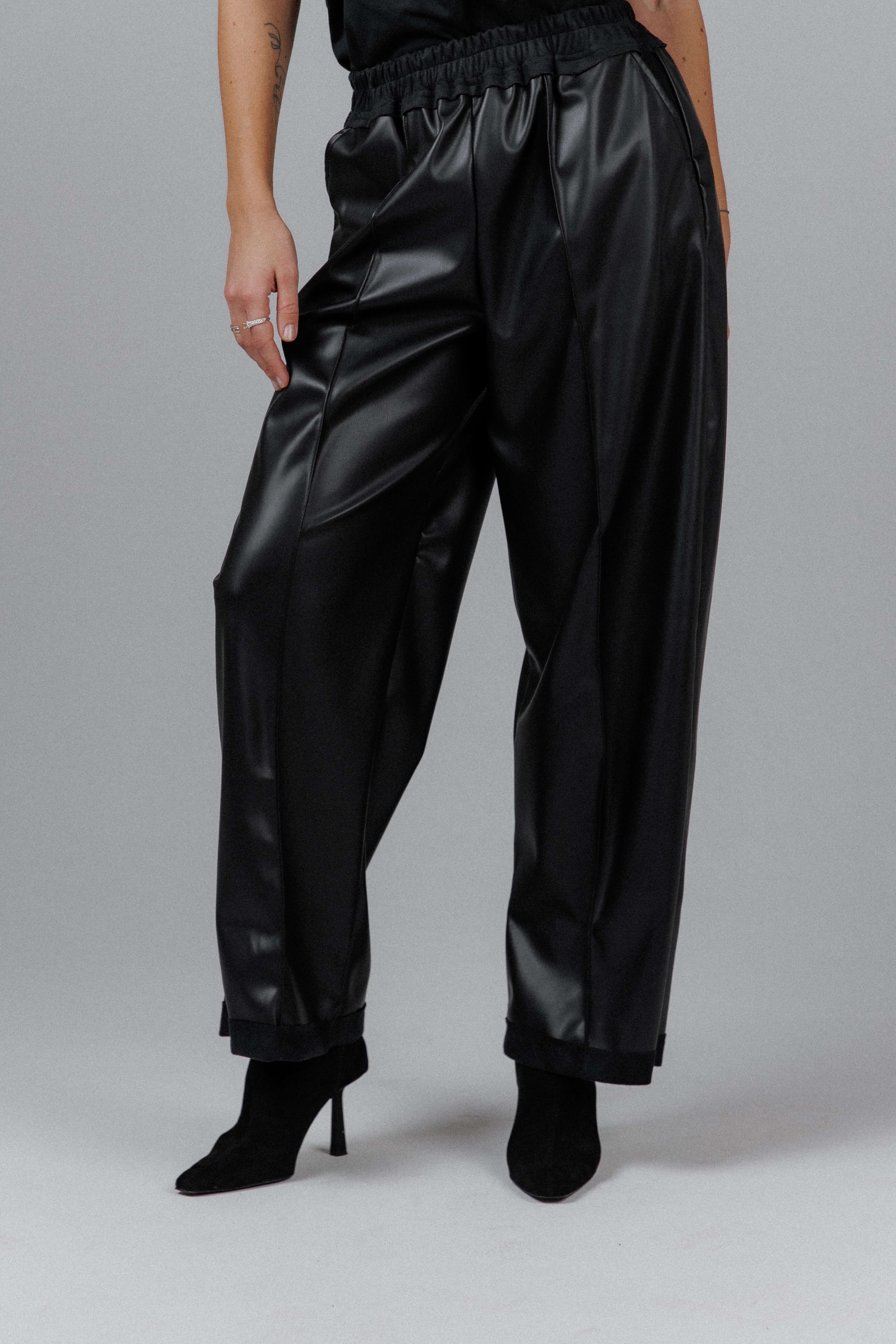 Eclipse Women's Hooded Leather Set - Image 10