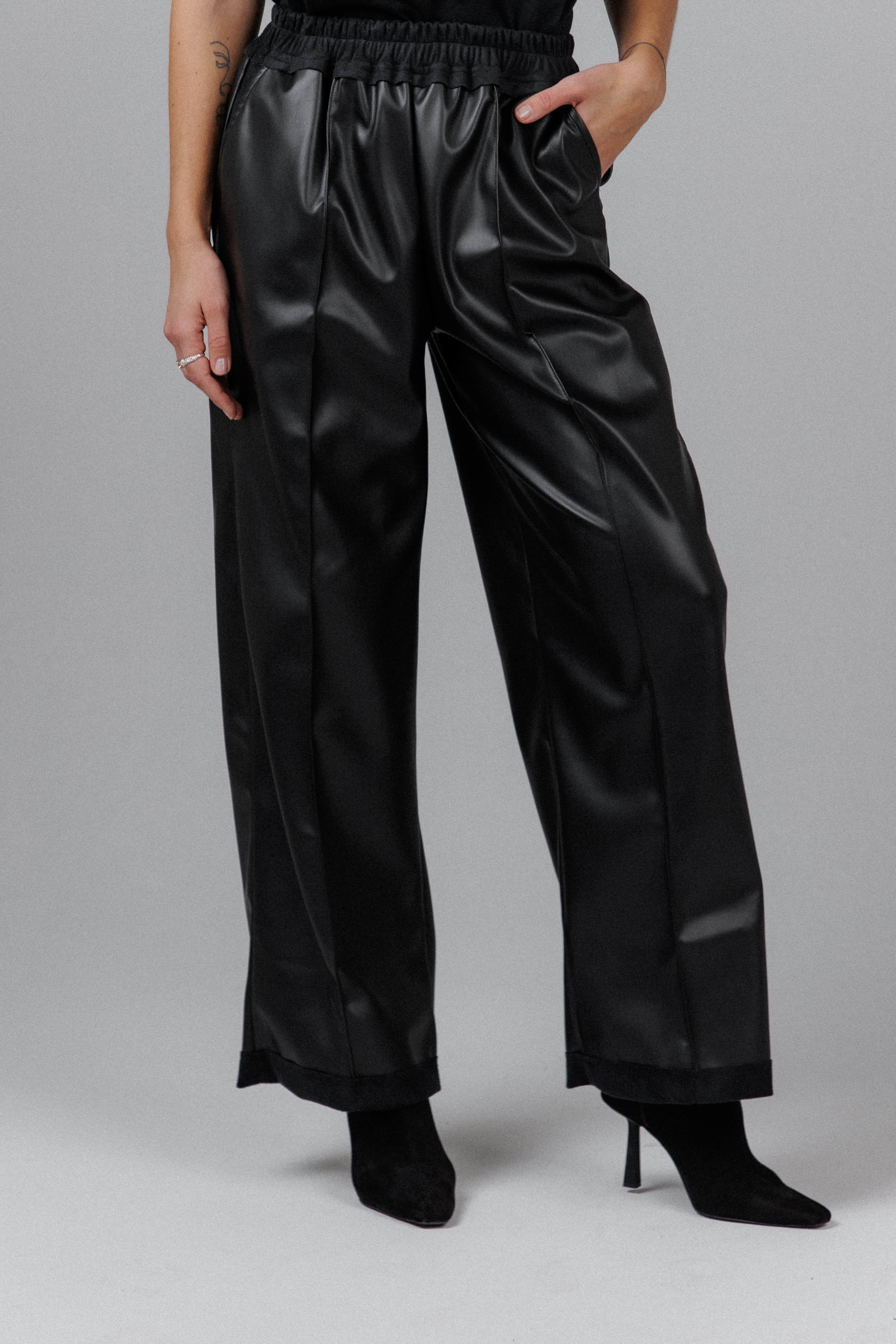 Eclipse Women's Hooded Leather Set - Image 9